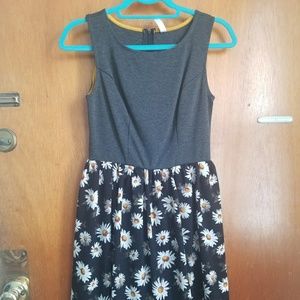 Mid length sundress with daisies